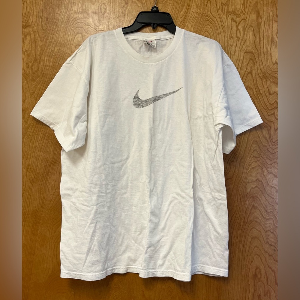 NIKE men’s 100% Cotton T-SHIRT XL WHITE Retro faded gray swish team sports